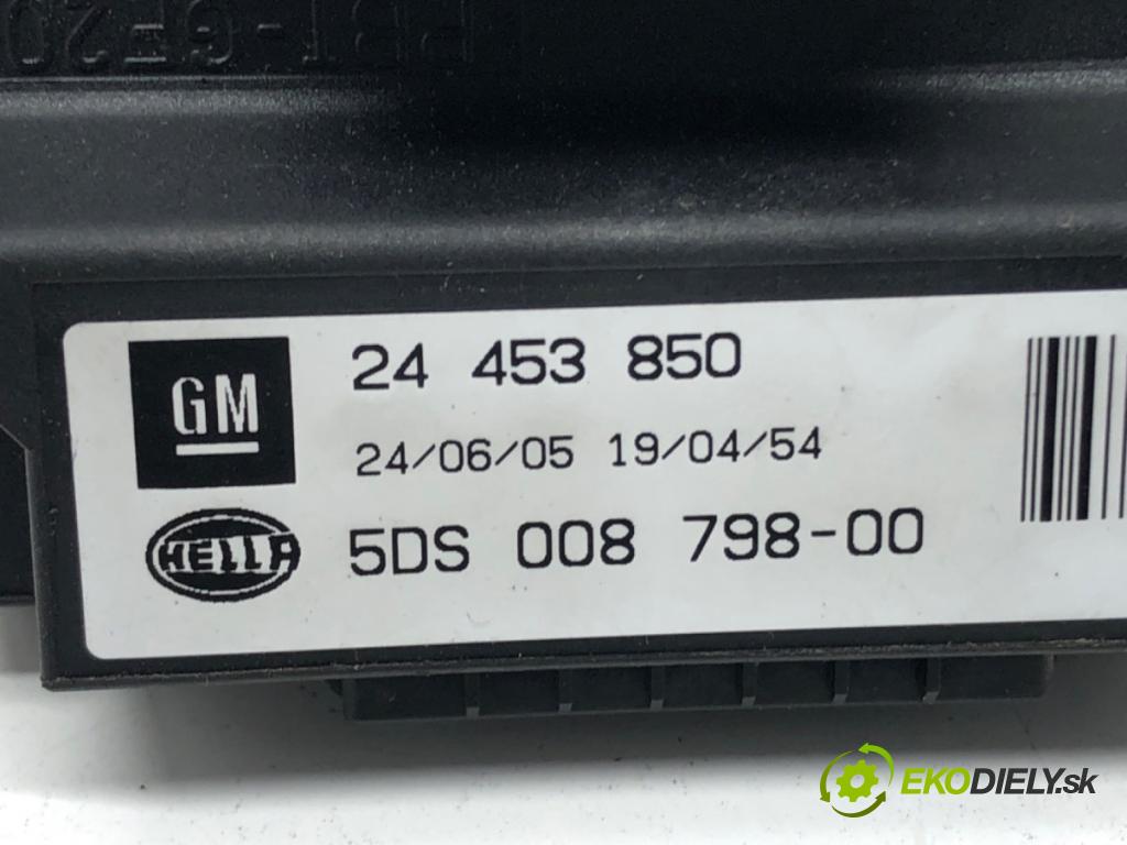 OPEL ZAFIRA B Nadwozie pełne/minivan (A05) 2005 - 2015    1.9 CDTI VAN (M75) 110 kW [150 KM] olej napędowy 2  Modul ťažného oka 24453850 (Ostatné)