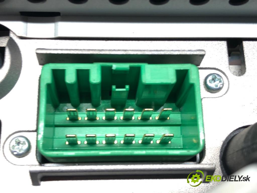 VOLVO V70 II (285) 1999 - 2008    2.4 T AWD 147 kW [200 KM] benzyna 2001 - 2002  RADIO 8651155 (Audio zariadenia)