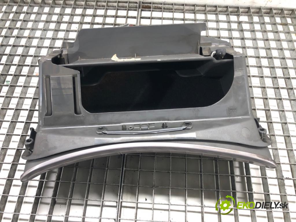 VOLVO V70 II (285) 1999 - 2008    2.4 T AWD 147 kW [200 KM] benzyna 2001 - 2002  Priehradka, kastlík spolujazdca  (Priehradky, kastlíky)