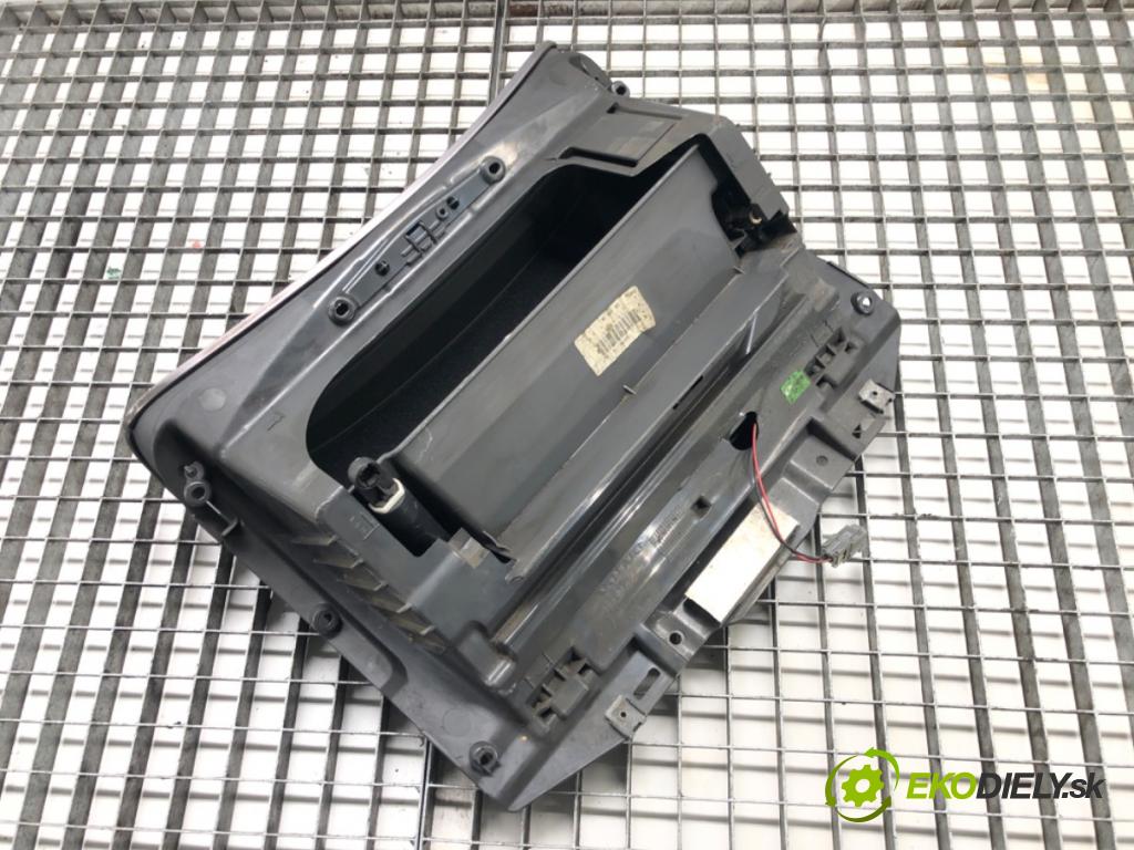 VOLVO V70 II (285) 1999 - 2008    2.4 T AWD 147 kW [200 KM] benzyna 2001 - 2002  Priehradka, kastlík spolujazdca  (Priehradky, kastlíky)