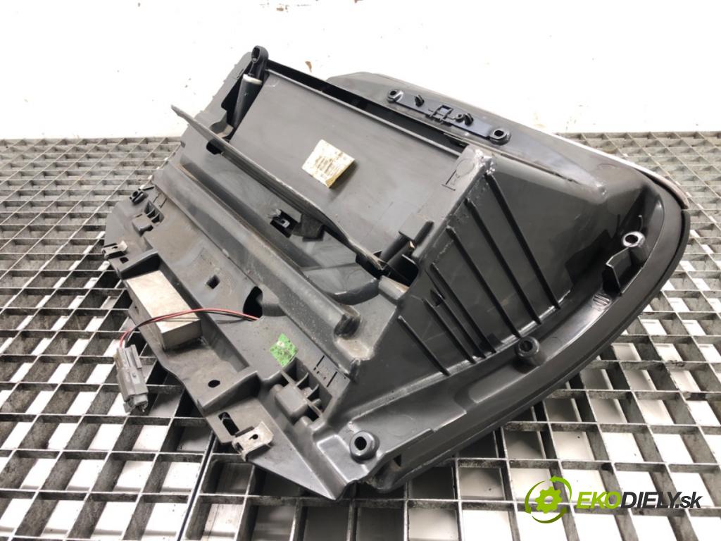 VOLVO V70 II (285) 1999 - 2008    2.4 T AWD 147 kW [200 KM] benzyna 2001 - 2002  Priehradka, kastlík spolujazdca  (Priehradky, kastlíky)