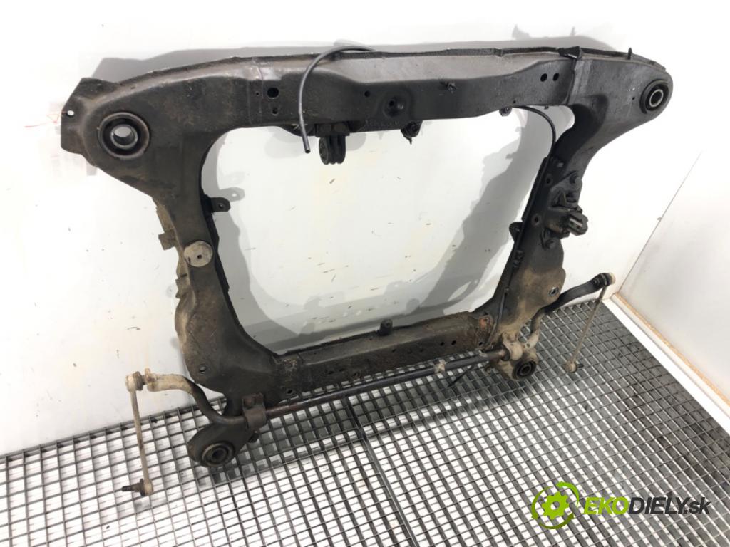 VOLVO V70 II (285) 1999 - 2008    2.4 T AWD 147 kW [200 KM] benzyna 2001 - 2002  výztuha pod motor  (Výztuhy přední)