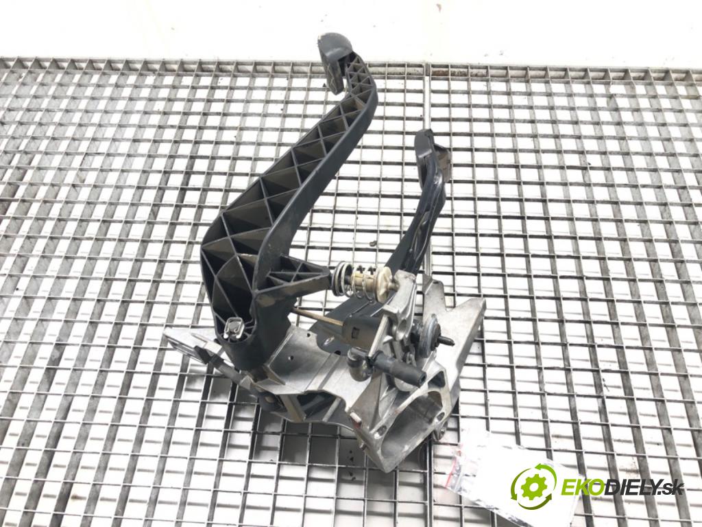 AUDI A4 B6 (8E2) 2000 - 2005    1.9 TDI 96 kW [130 KM] olej napędowy 2000 - 2004  PEDÁL: manuálne 8E1721117A (Pedále)