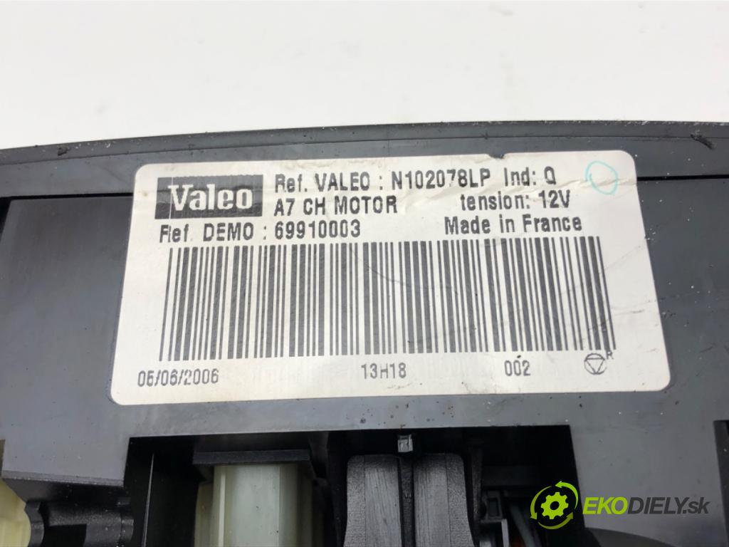PEUGEOT 207 (WA_, WC_) 2006 - 2015    1.4 HDi 50 kW [68 KM] olej napędowy 2006 - 2015  Panel ovládania kúrenia 69910003 (Prepínače, spínače, tlačidlá a ovládače kúrenia)