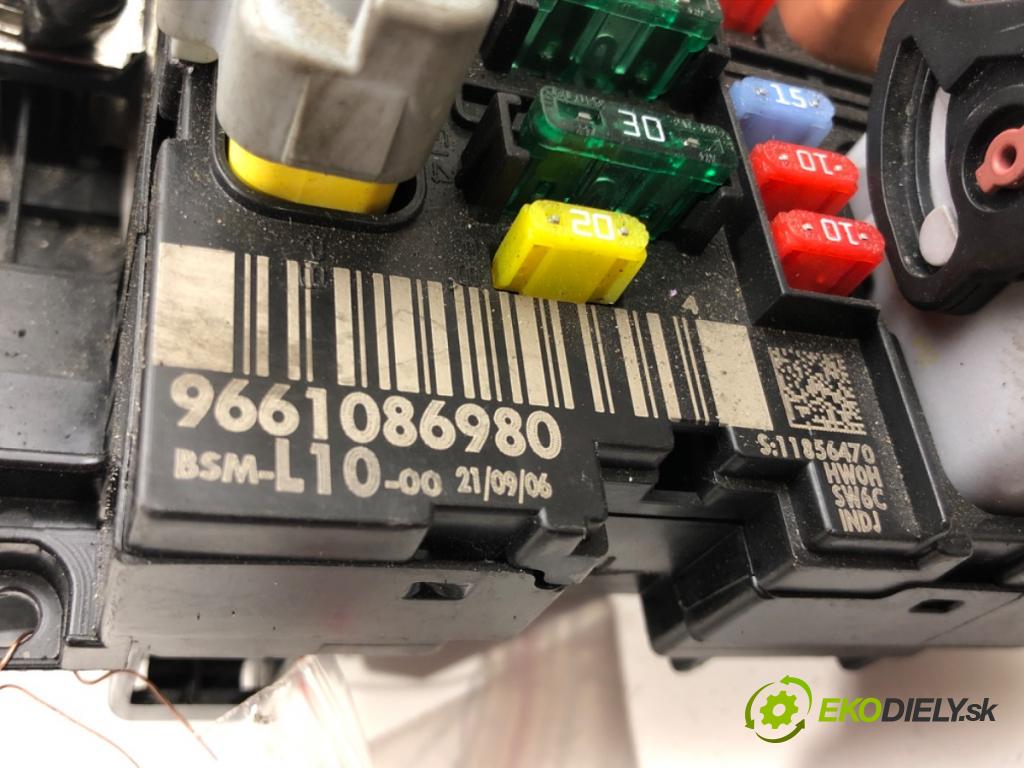 PEUGEOT 207 (WA_, WC_) 2006 - 2015    1.4 HDi 50 kW [68 KM] olej napędowy 2006 - 2015  Modul BSM 9661086980 (Ostatné)