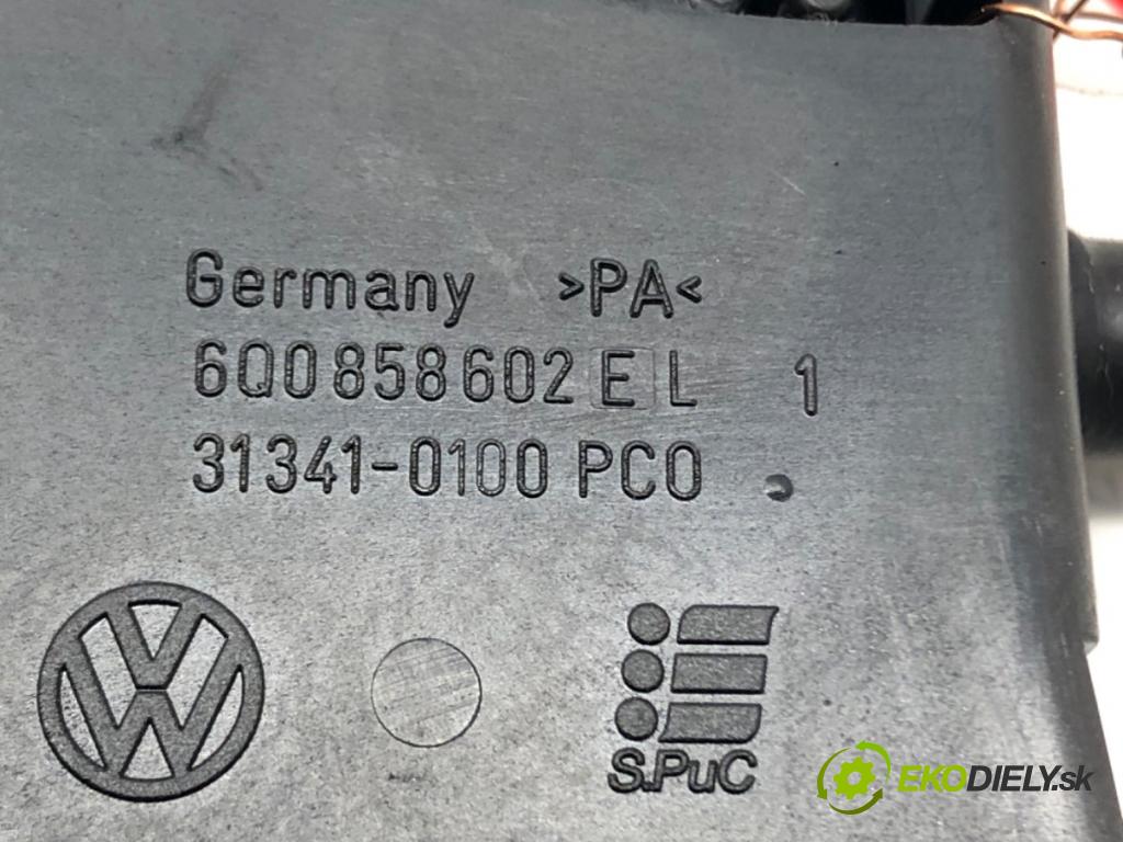 VW POLO (9N_, 9A_) 2001 - 2014    1.2 12V 47 kW [64 KM] benzyna 2001 - 2007  držák na nápoje 6Q0858602E (Úchyty)