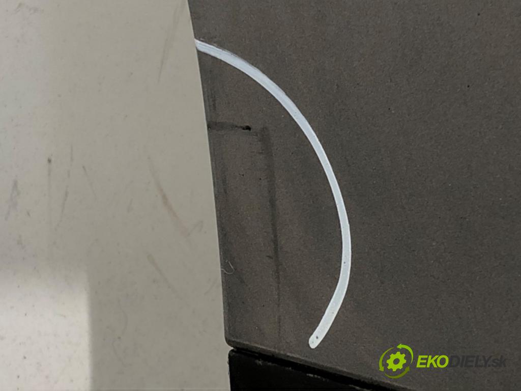 FORD FOCUS III Kombi 2011 92 kW 1.6 Ti 1596 Nárazník zad  (Kľučka dverí ostatné)