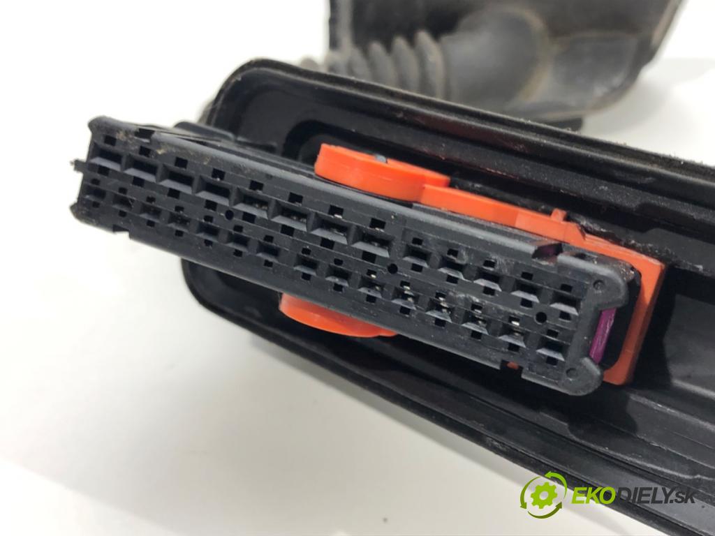 VW GOLF VI Kombi 2013 77 kW 1.2 TSI 1197 Káblovačka Dvere predný ľavá strana 1K9971120CR