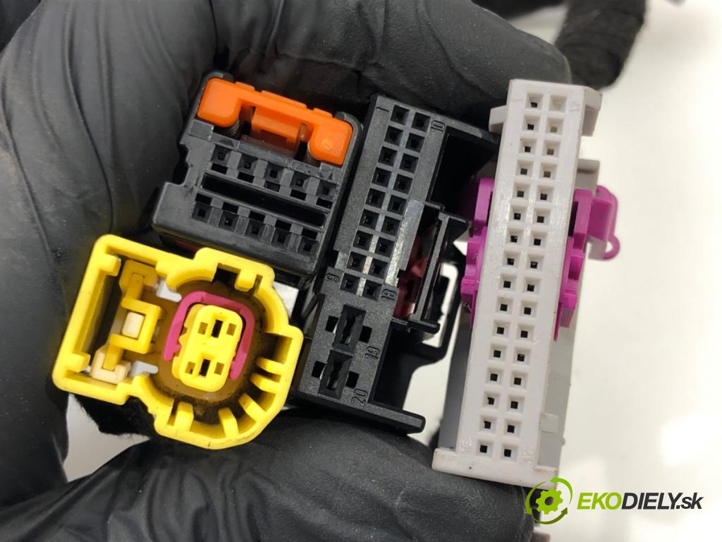 VW GOLF VI Kombi 2013 77 kW 1.2 TSI 1197 Káblovačka Dvere predný ľavá strana 1K9971120CR