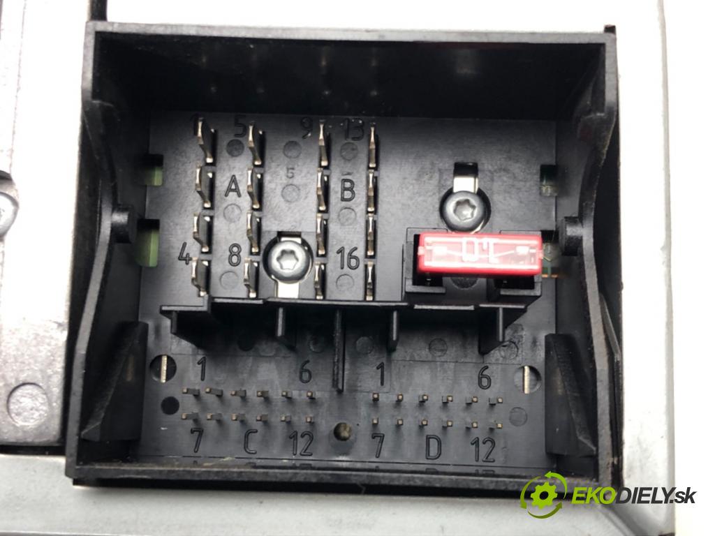 VW PASSAT B6 Variant (3C5) 2005 - 2011    2.0 TDI 103 kW [140 KM] olej napędowy 2005 - 2009  RADIO 1K0035191E (Audio zariadenia)