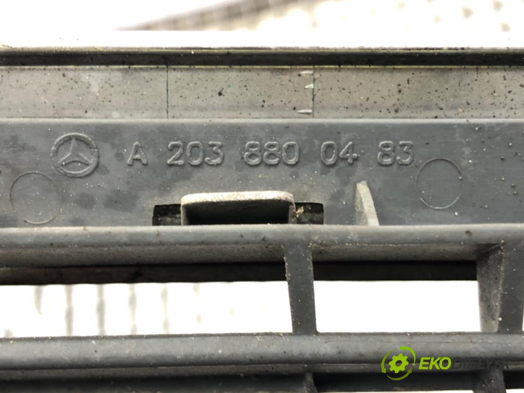 MERCEDES-BENZ KLASA C (W203) 2000 - 2007    C 200 Kompressor (203.045) 120 kW [163 KM] benzyna  mřížka maska A2038800483 (Mřížky (masky) chladičů)