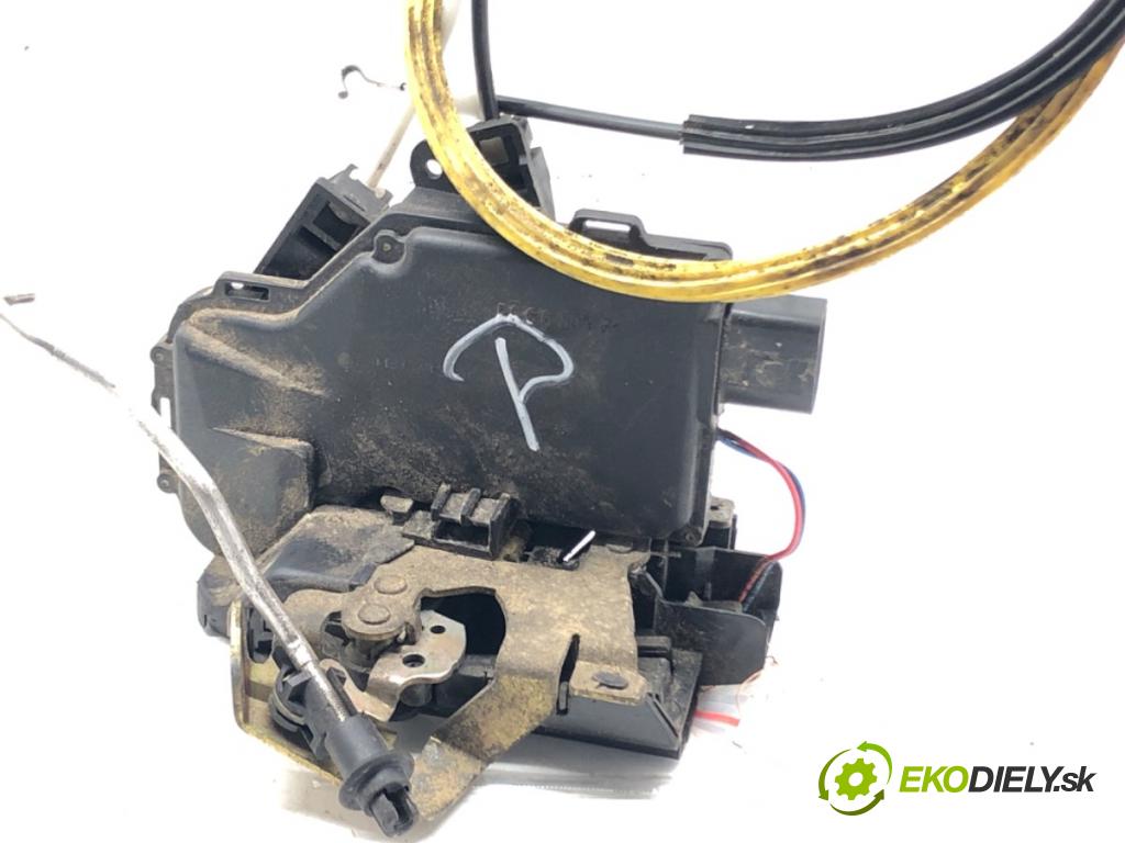 AUDI A6 C5 Avant (4B5) 1997 - 2005    2.8 142 kW [193 KM] benzyna 1997 - 2005  zámok dveře pravý zadní část