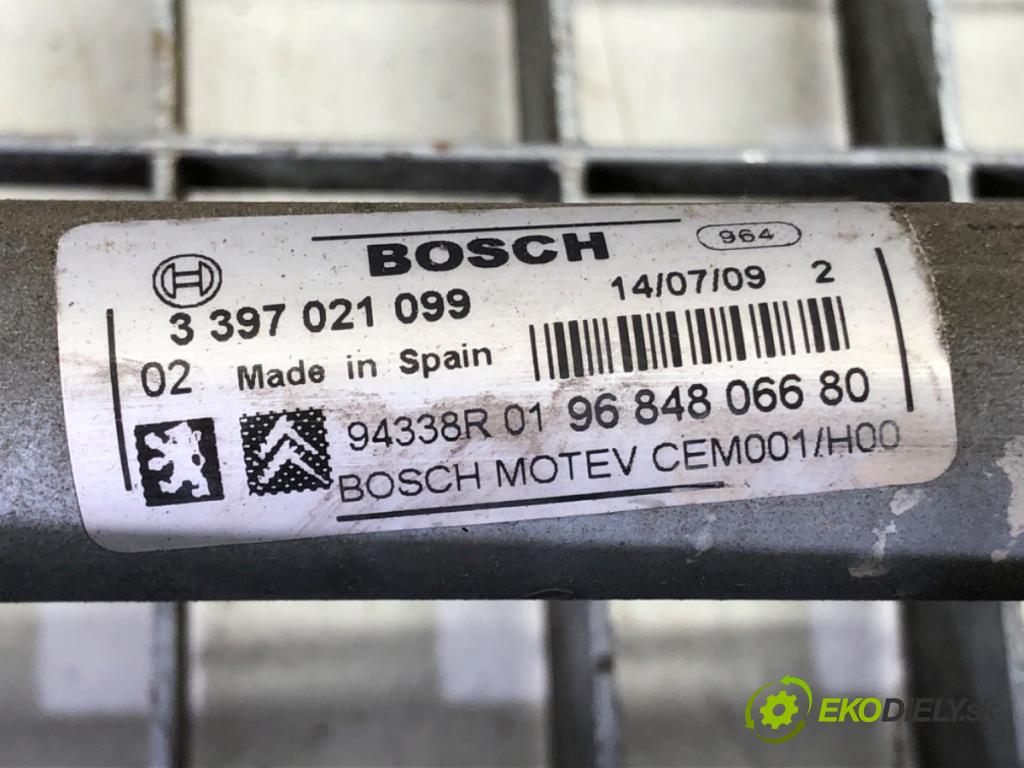 PEUGEOT 308 I (4A_, 4C_) 2007 - 2016    1.6 16V 88 kW [120 KM] benzyna 2007 - 2014  Mechanizmus stieračov predný 9684806680 (Motorčeky stieračov predné)