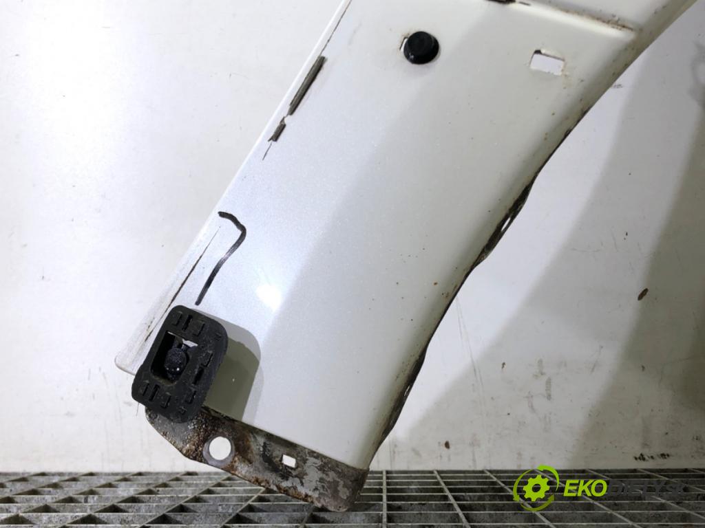 MITSUBISHI OUTLANDER I (CU_W) 2001 - 2008    2.4 HDD Mivec (CU5W) 118 kW [160 KM] benzyna 2001   blatník přední část pravý