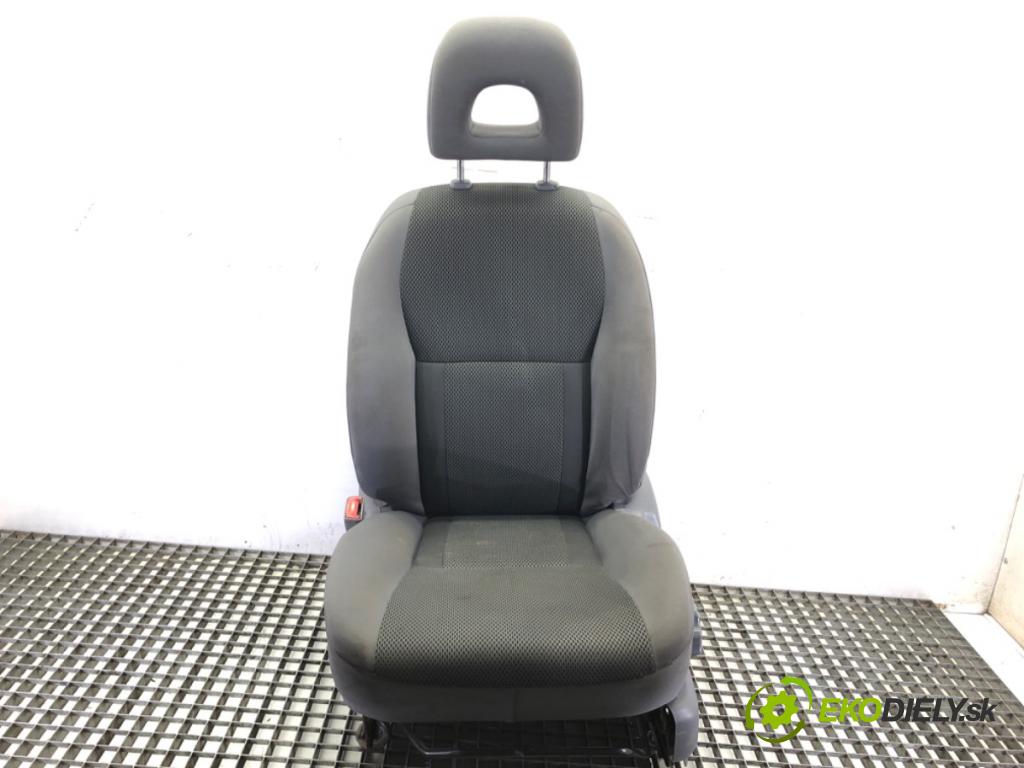 TOYOTA RAV 4 II (_A2_) 2000 - 2005    2.0 4WD (ACA21, ACA20) 110 kW [150 KM] benzyna 200  Sedadlo ľavy predný