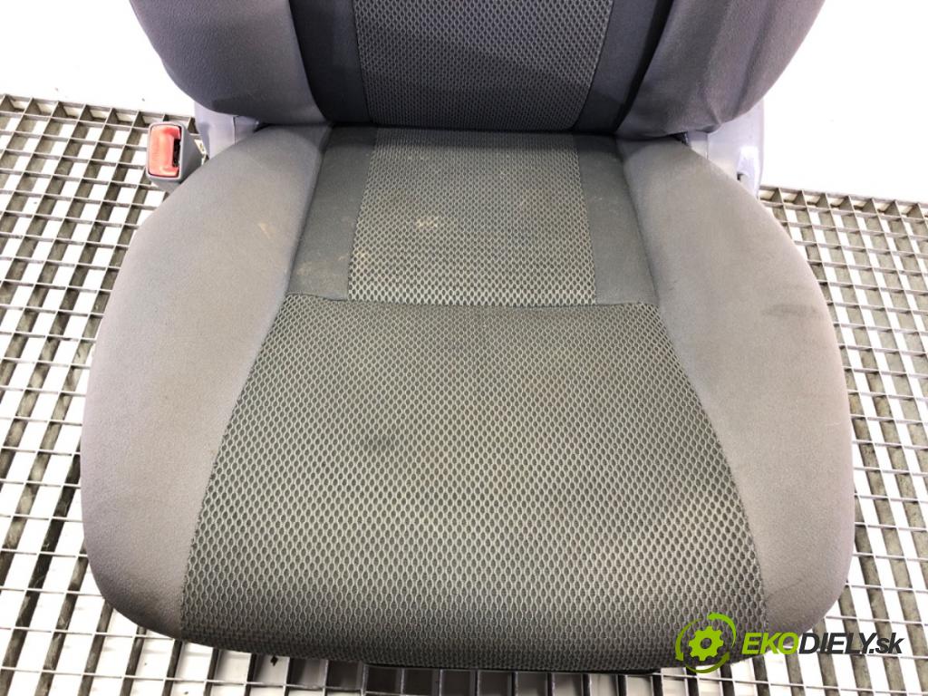 TOYOTA RAV 4 II (_A2_) 2000 - 2005    2.0 4WD (ACA21, ACA20) 110 kW [150 KM] benzyna 200  Sedadlo ľavy predný