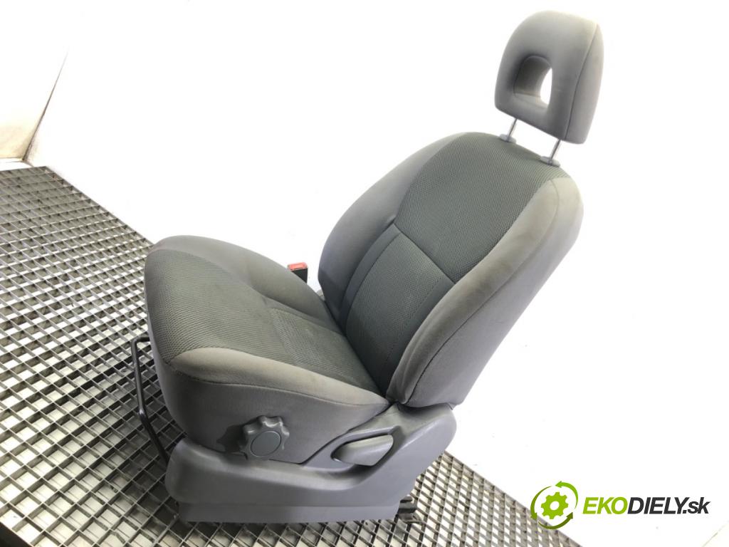 TOYOTA RAV 4 II (_A2_) 2000 - 2005    2.0 4WD (ACA21, ACA20) 110 kW [150 KM] benzyna 200  Sedadlo ľavy predný