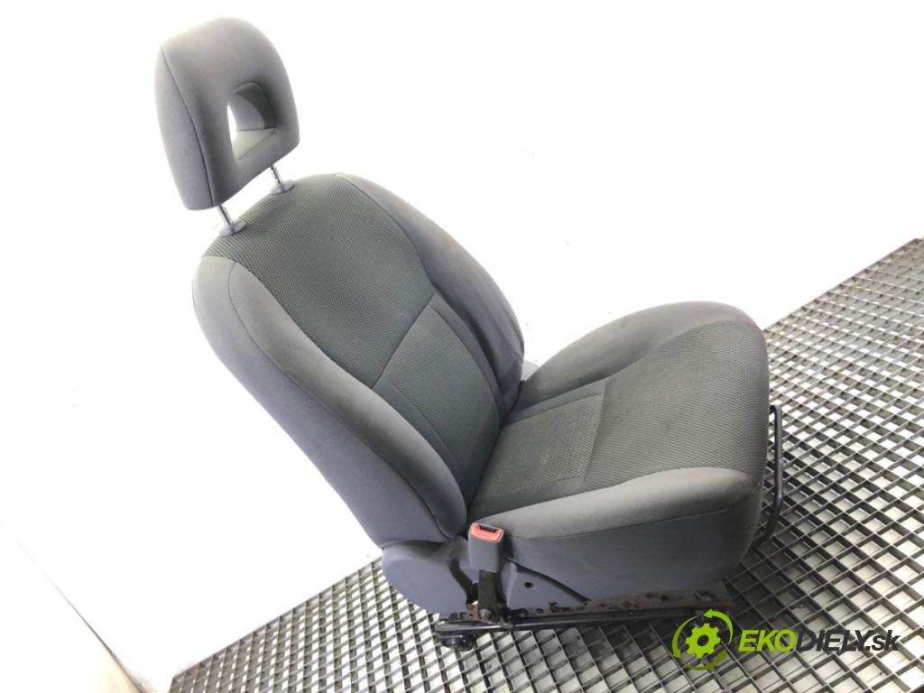 TOYOTA RAV 4 II (_A2_) 2000 - 2005    2.0 4WD (ACA21, ACA20) 110 kW [150 KM] benzyna 200  Sedadlo ľavy predný