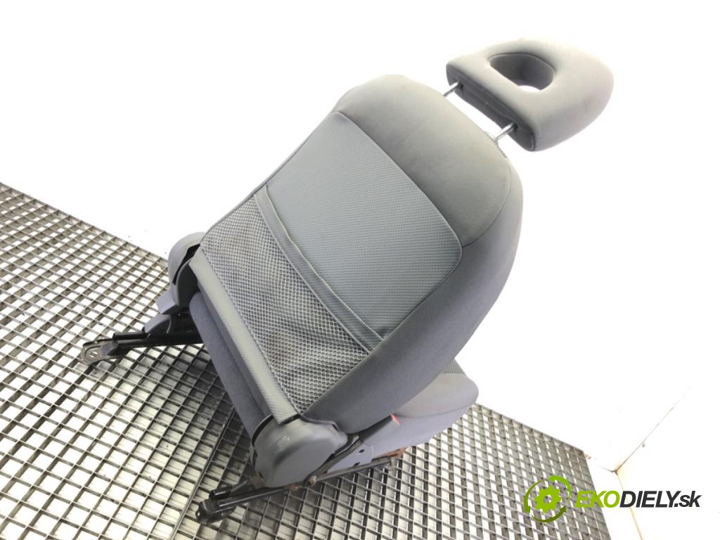 TOYOTA RAV 4 II (_A2_) 2000 - 2005    2.0 4WD (ACA21, ACA20) 110 kW [150 KM] benzyna 200  Sedadlo ľavy predný