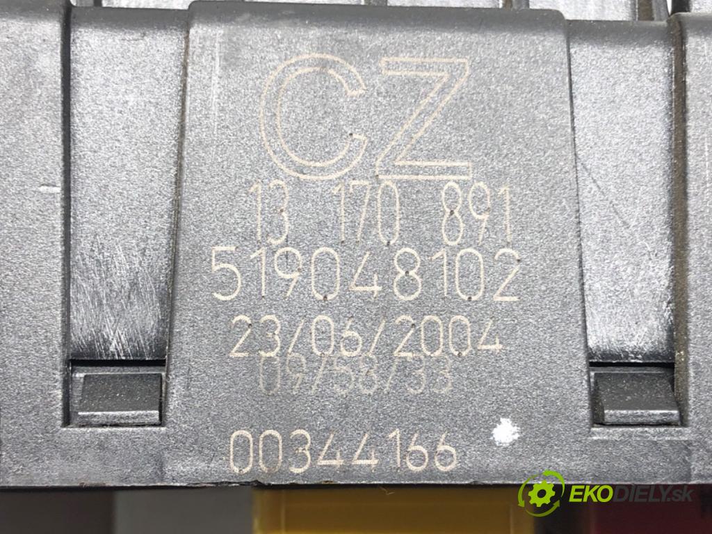OPEL VECTRA C Kombi (Z02) 2003 - 2009    1.9 CDTI (F35) 110 kW [150 KM] olej napędowy 2004   Modul BSI 13170891 (Poistkové skrinky)