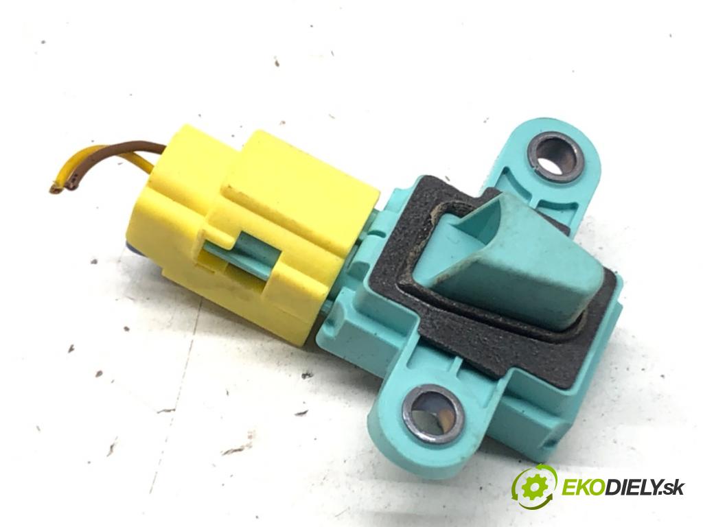 AUDI A4 B8 Avant (8K5) 2007 - 2015    2.0 TFSI 132 kW [180 KM] benzyna 2008 - 2015  Snímač nárazu 8K0955557C (Snímače nárazu)