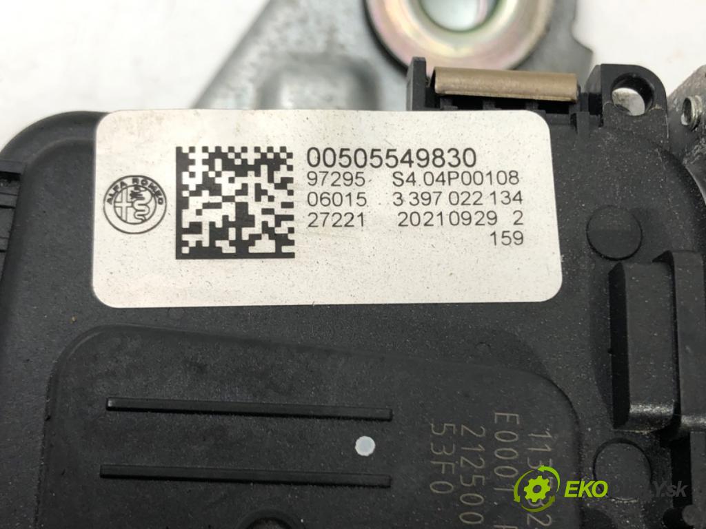 ALFA ROMEO GIULIA (952_) 2015 - 2022    2.0 Veloce (952ACA25) 206 kW [280 KM] benzyna 2016  Mechanizmus stieračov predný 00505549830 (Motorčeky stieračov predné)