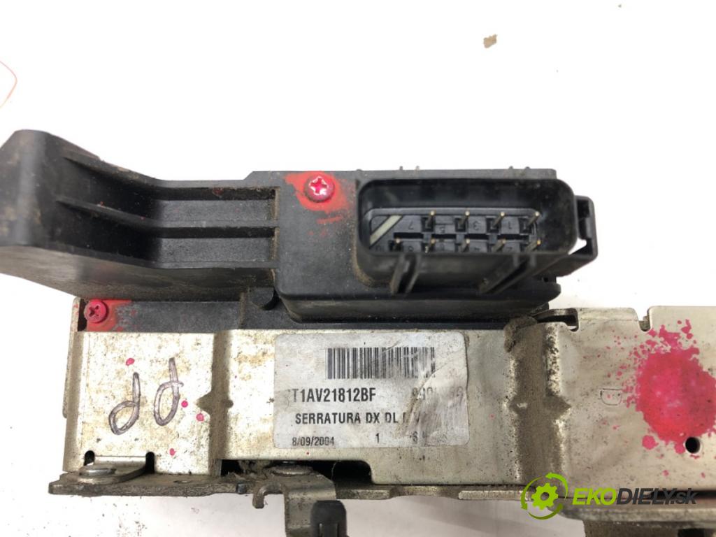 FORD TRANSIT CONNECT (P65_, P70_, P80_) 2002 - 2022    1.8 Di 55 kW [75 KM] olej napędowy 2002 - 2013  zámok dveře pravý přední část 2T1A-V21812-BE