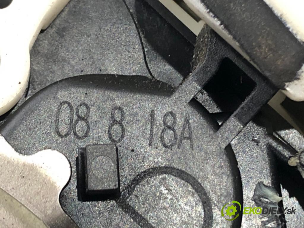 MITSUBISHI OUTLANDER II (CW_W) 2006 - 2012    2.0 DI-D 103 kW [140 KM] olej napędowy 2007 - 2012  zámok dveře pravý přední část
