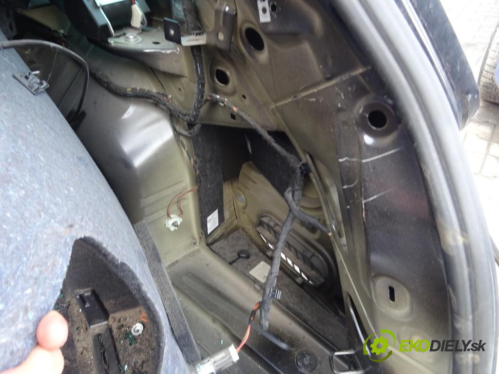 VW GOLF VII Variant (BA5, BV5) 2013 - 2022    1.6 TDI 81 kW [110 KM] olej napędowy 2013 - 2017  ČTVRŤÁK zadní část blatník střecha práh