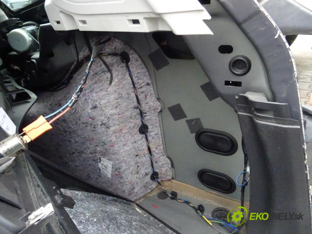 FORD FOCUS III Turnier 2010 - 2022    1.6 Ti 92 kW [125 KM] benzyna 2010 - 2022  ČTVRŤÁK zadní část blatník střecha práh