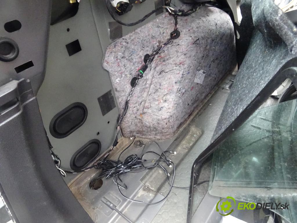 FORD FOCUS III Turnier 2010 - 2022    1.6 Ti 92 kW [125 KM] benzyna 2010 - 2022  ČTVRŤÁK zadní část blatník střecha práh
