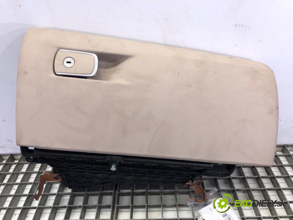 BMW 3 (F30, F80) 2011 - 2018    340 i xDrive 240 kW [326 KM] benzyna 2015 - 2018  Priehradka, kastlík spolujazdca  (Priehradky, kastlíky)