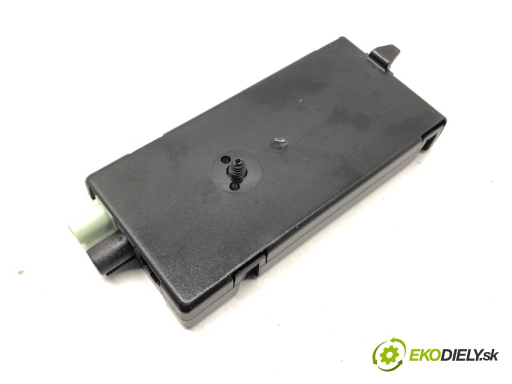 BMW 3 (F30, F80) 2011 - 2018    340 i xDrive 240 kW [326 KM] benzyna 2015 - 2018  Zosilňovač Antenní: 28344735 (Zosilňovače)