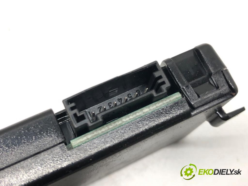 BMW 3 (F30, F80) 2011 - 2018    340 i xDrive 240 kW [326 KM] benzyna 2015 - 2018  Zosilňovač Antenní: 28344735 (Zosilňovače)