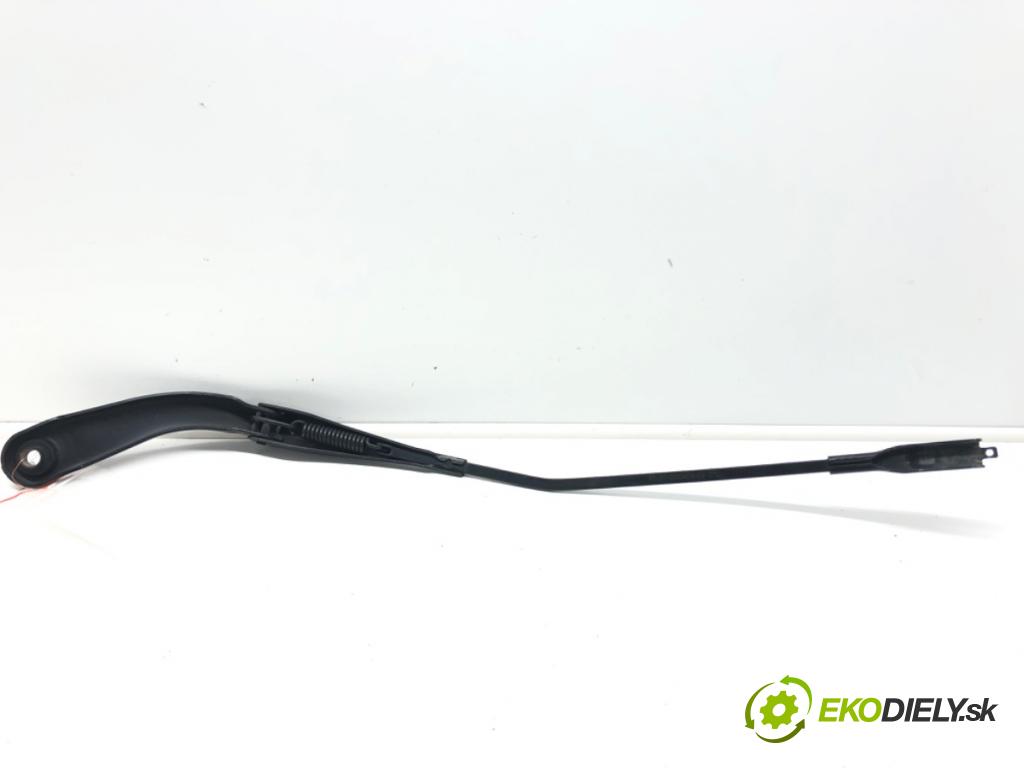 BMW 3 Touring (F31) 2012 - 2019    320 d 135 kW [184 KM] olej napędowy 2012 - 2016  ramena stěrače pravý přední část 7260474