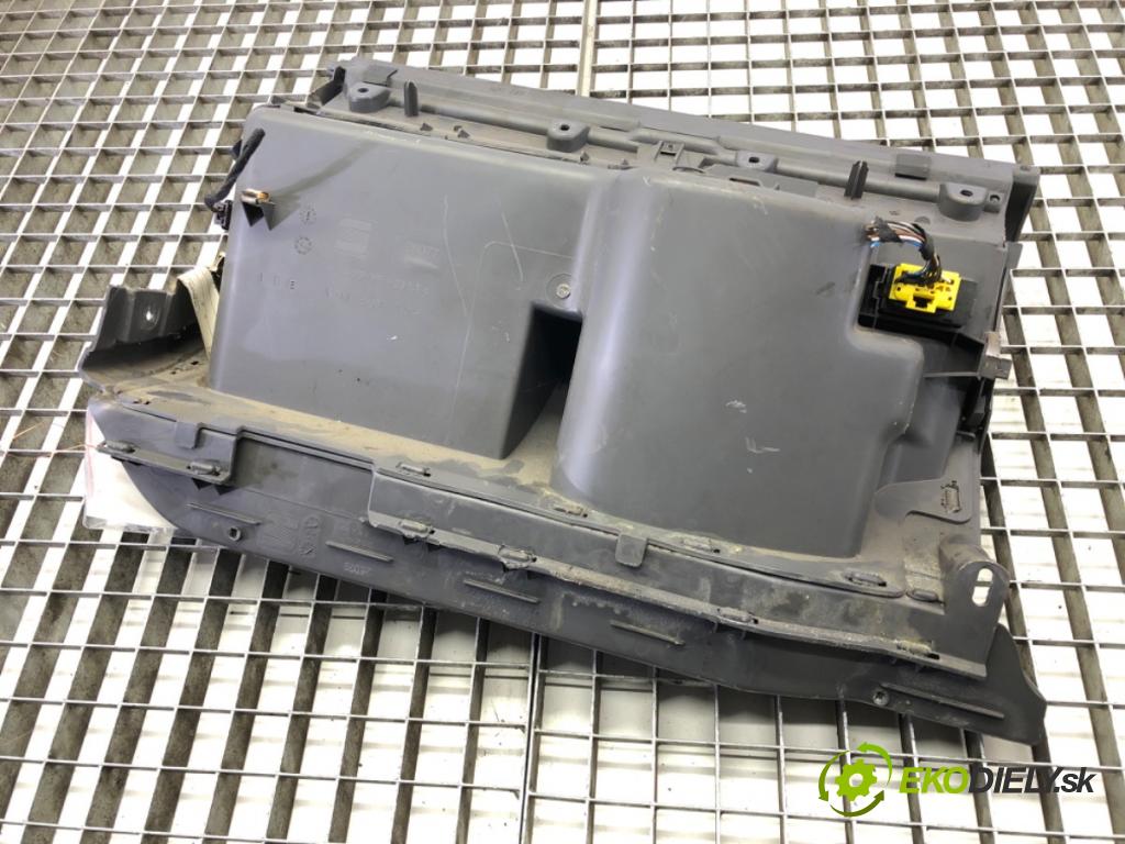 SEAT LEON (1M1) 1999 - 2006    1.6 16 V 77 kW [105 KM] benzyna 2000 - 2006  Priehradka, kastlík spolujazdca  (Priehradky, kastlíky)