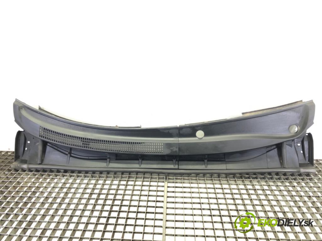 TOYOTA AVENSIS sedan (_T27_) 2008 - 2018    2.2 D-4D (ADT271_) 110 kW [150 KM] olej napędowy 2  Torpédo, plast pod čelné okno 55709-05090 (Torpéda)