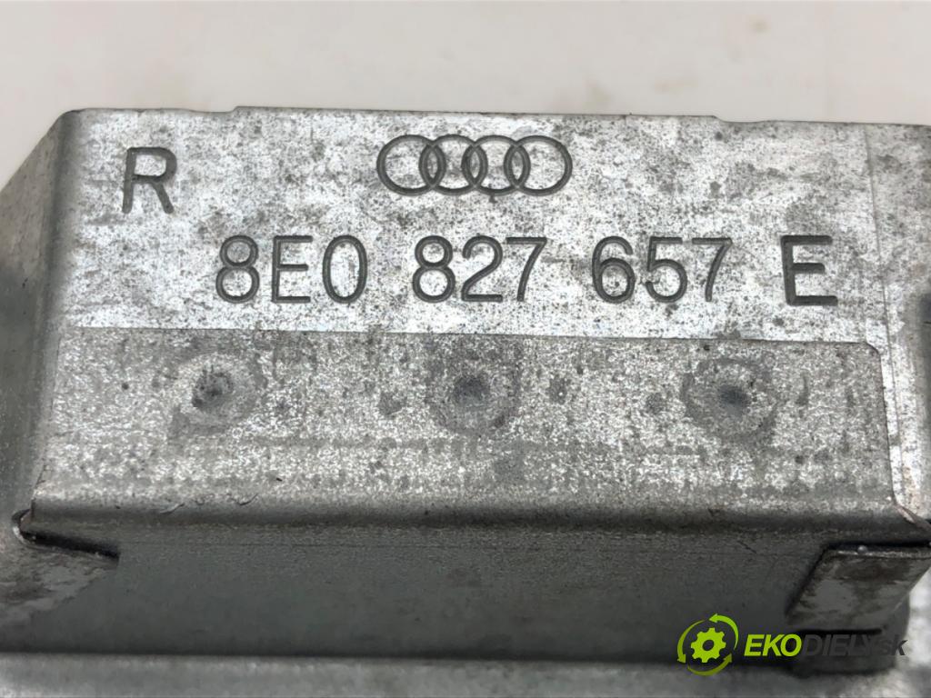 AUDI A3 (8P1) 2003 - 2013    1.6 75 kW [102 KM] benzyna 2003 - 2012  Lišta Kľučka dverí zad 8E0827657E