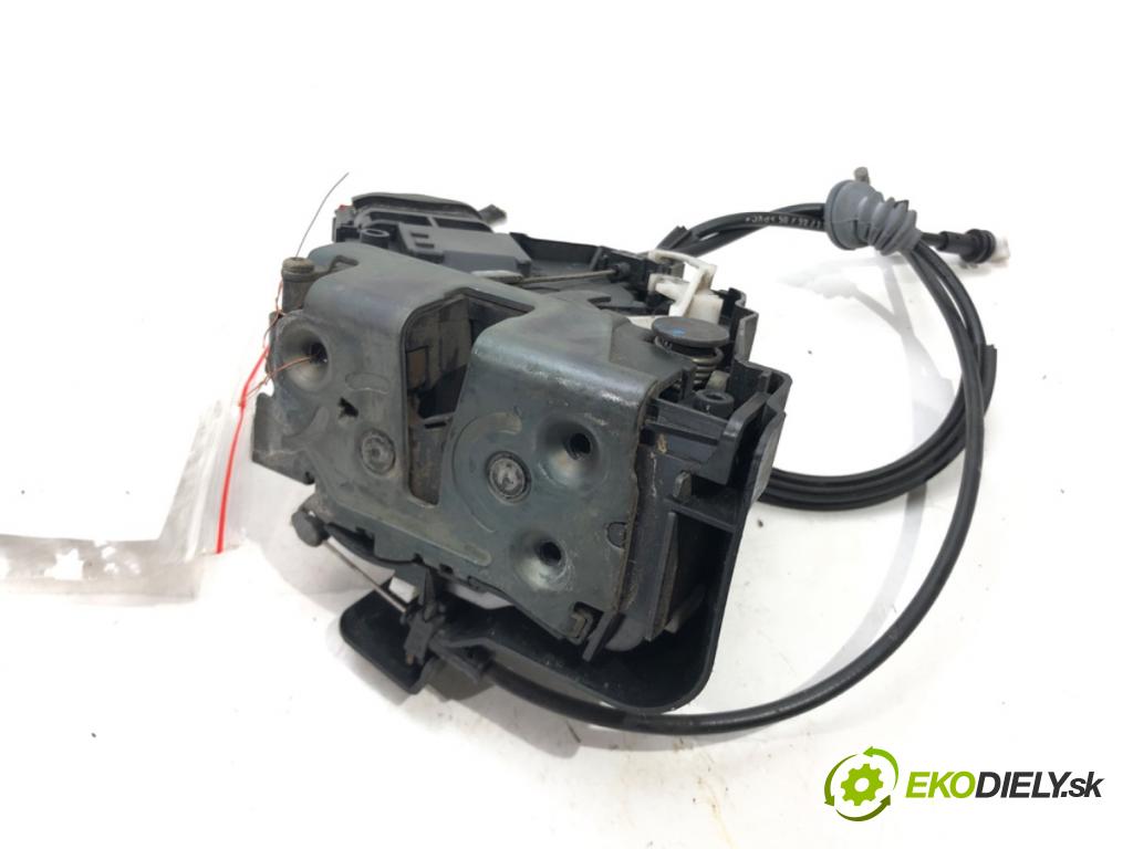VOLVO S40 II (544) 2003 - 2012    2.4 125 kW [170 KM] benzyna 2004 - 2012  zámok dveře pravý přední část 30753660