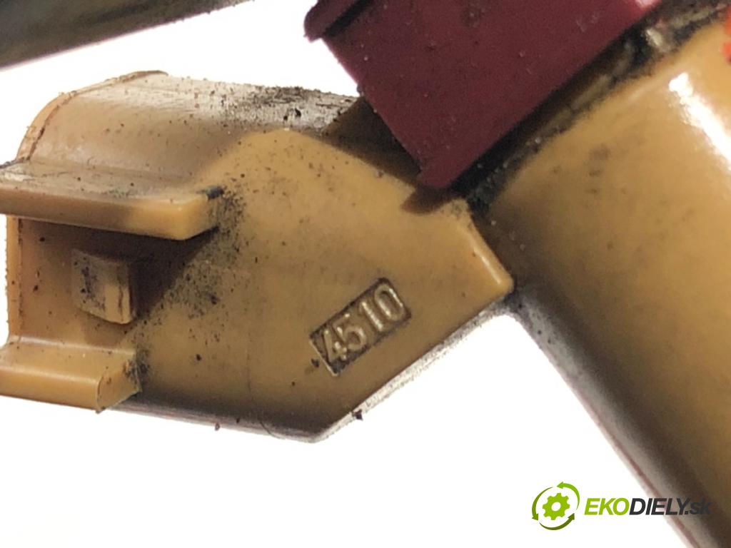 VOLVO S40 II (544) 2003 - 2012    2.4 125 kW [170 KM] benzyna 2004 - 2012  Lišta vstrekovacia 8699448 (Vstrekovacie lišty)