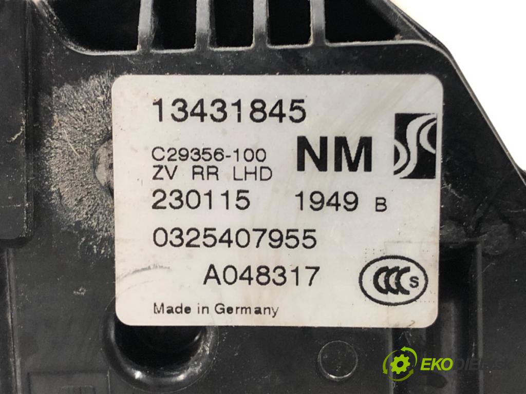 OPEL CORSA E (X15) 2014 - 2022    1.4 Turbo (08, 68) 74 kW [101 KM] benzyna 2014 - 2  zámok dveře pravý zadní část 13431845