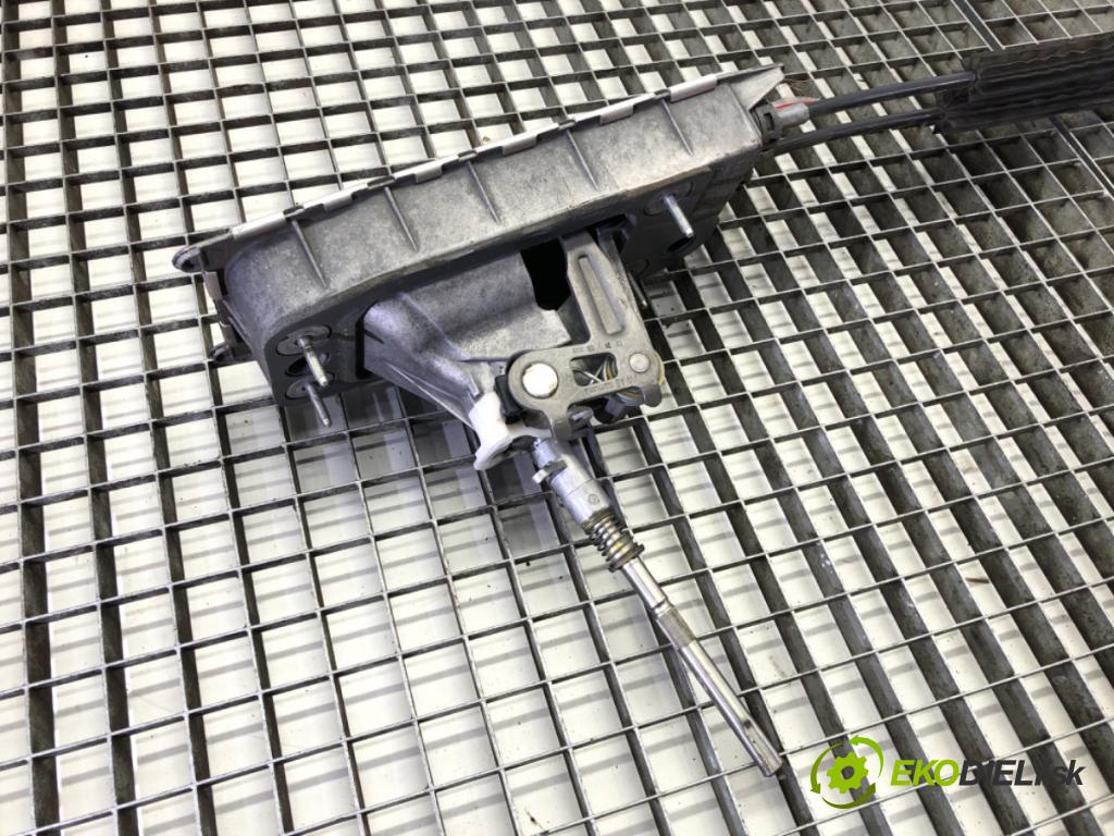 SEAT LEON (1P1) 2005 - 2013    1.4 TSI 92 kW [125 KM] benzyna 2007 - 2012  Kulisa 1Q0711049C (Rýchlostné páky / kulisy)