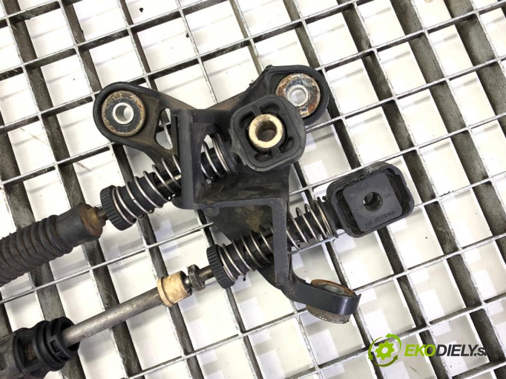 SEAT LEON (1P1) 2005 - 2013    1.4 TSI 92 kW [125 KM] benzyna 2007 - 2012  Kulisa 1Q0711049C (Rýchlostné páky / kulisy)