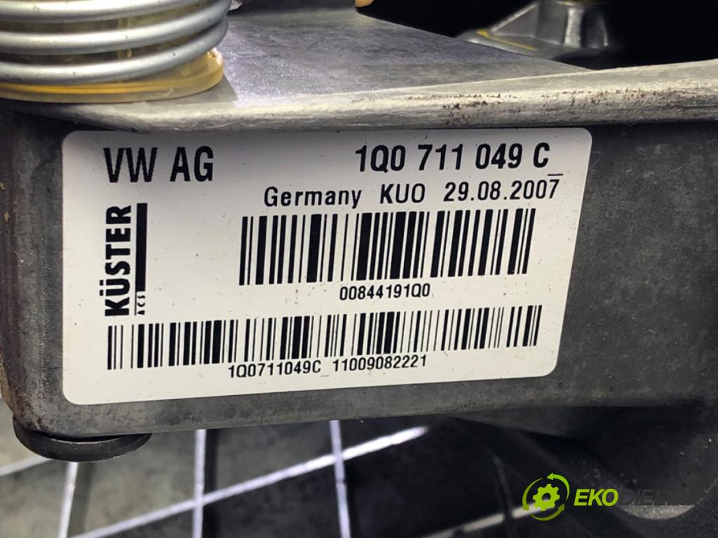 SEAT LEON (1P1) 2005 - 2013    1.4 TSI 92 kW [125 KM] benzyna 2007 - 2012  Kulisa 1Q0711049C (Rýchlostné páky / kulisy)