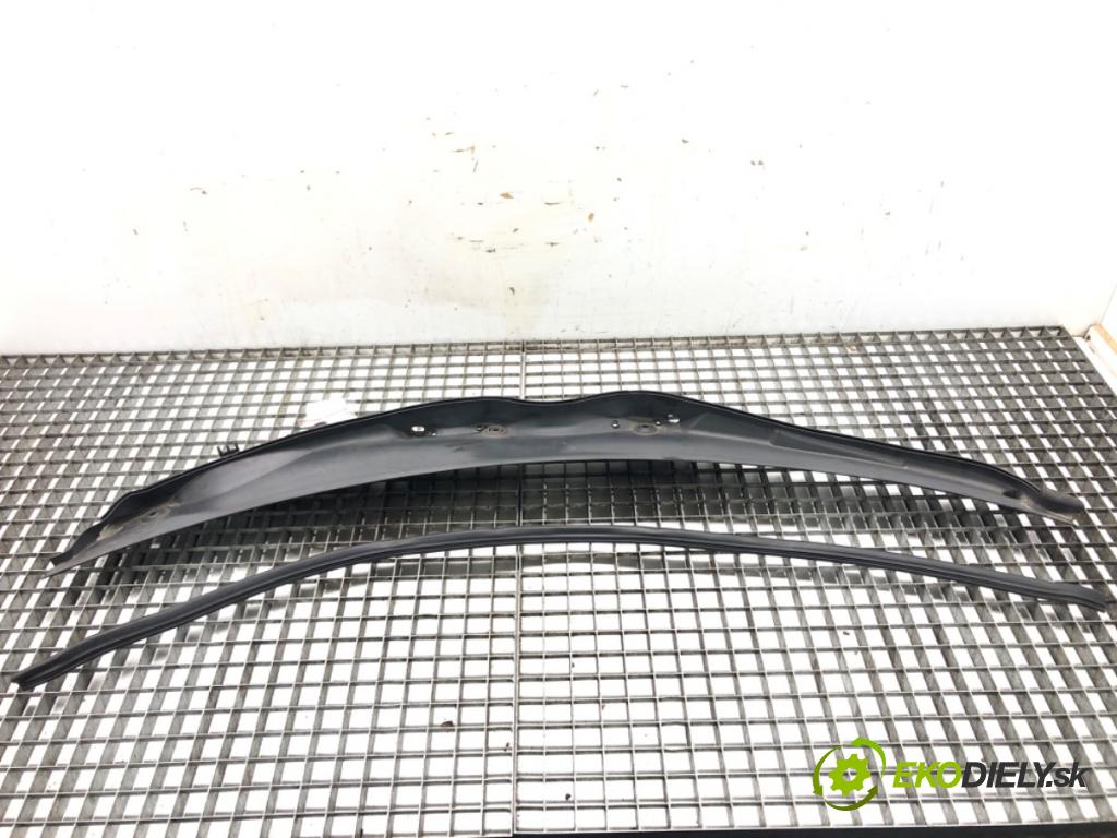 MERCEDES-BENZ KLASA C (W203) 2000 - 2007    C 200 Kompressor (203.042) 120 kW [163 KM] benzyna  Torpédo, plast pod čelné okno 2038301713 (Torpéda)