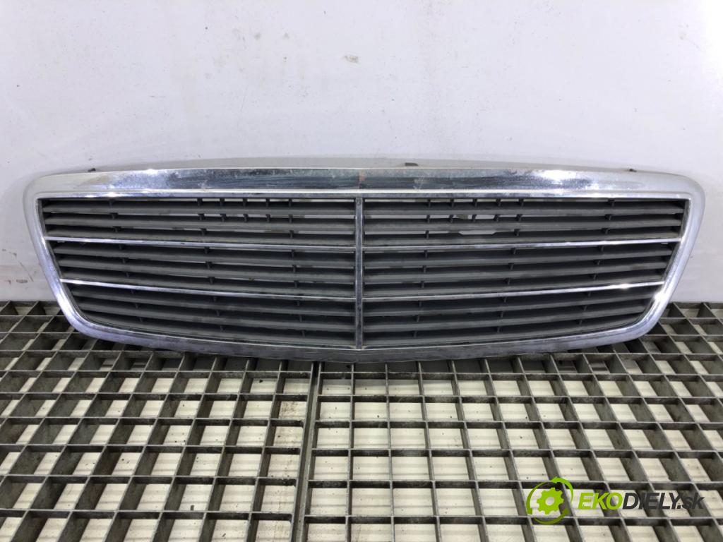 MERCEDES-BENZ KLASA C (W203) 2000 - 2007    C 200 Kompressor (203.042) 120 kW [163 KM] benzyna  mřížka maska A2038800483 (Mřížky (masky) chladičů)