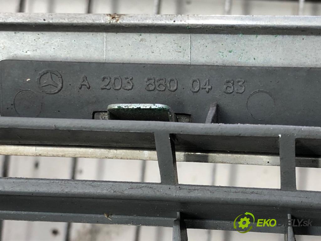 MERCEDES-BENZ KLASA C (W203) 2000 - 2007    C 200 Kompressor (203.042) 120 kW [163 KM] benzyna  mřížka maska A2038800483 (Mřížky (masky) chladičů)