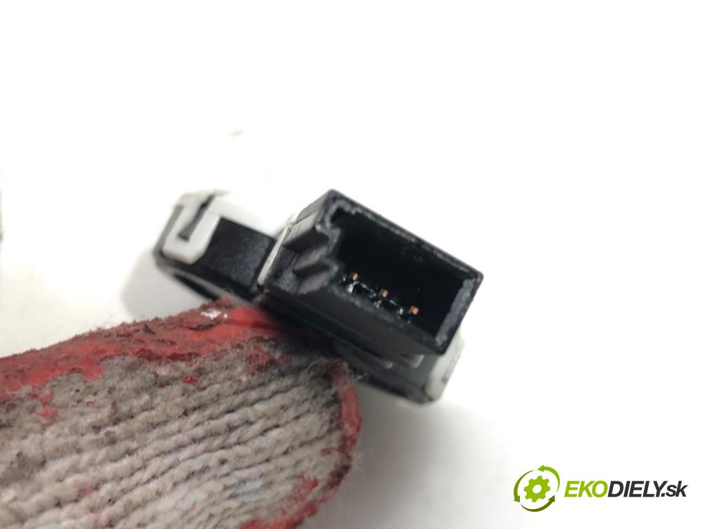 FORD FOCUS III Turnier 2010 - 2022    1.5 TDCi 88 kW [120 KM] olej napędowy 2014 - 2022  Snímač dažďa F1ET-17D547-AA (Snímače dažďa)