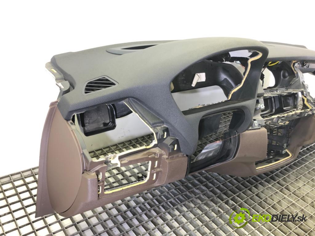 BMW E70 SUV 2012 225 kW xDrive 40 d 2993 palubní doska silenbloku ZÁVĚSY PÁSY: