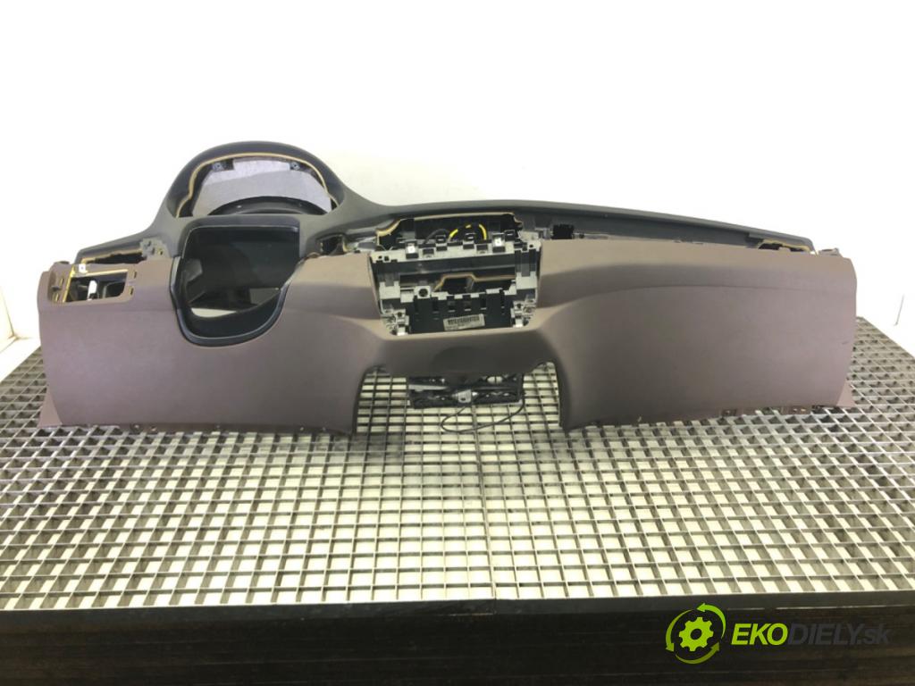 BMW E70 SUV 2012 225 kW xDrive 40 d 2993 palubní doska silenbloku ZÁVĚSY PÁSY: